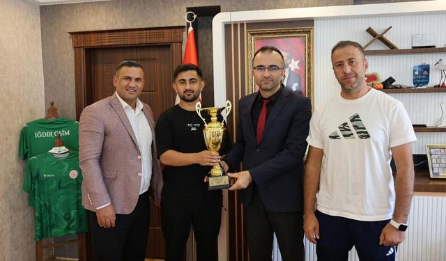 Gaziantep"te Şampiyon Oldu, Kupasıyla Iğdır"a Döndü