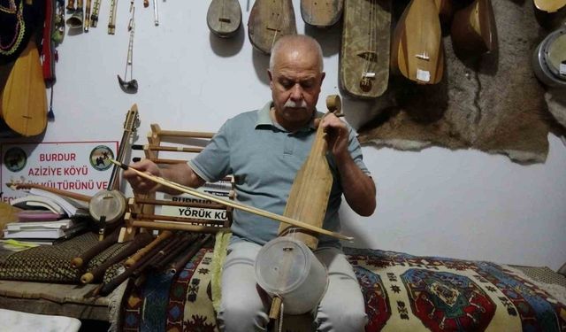 Hayatını kaybeden sanatçıların sazları "Yaşayan İnsan Hazinesi" ödüllü Bedel"e emanet