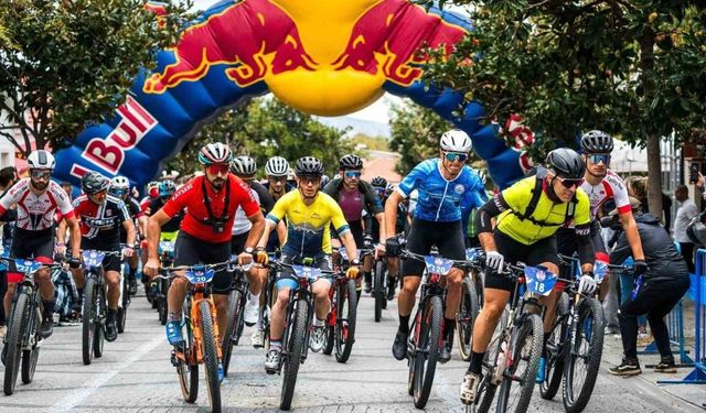 Red Bull Geç Kalma bisiklet tutkunlarını Adalar"da buluşturdu
