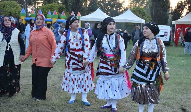 Sakarya"da Karadeniz rüzgarı: Yüzlerce kişi horon teperek coştu