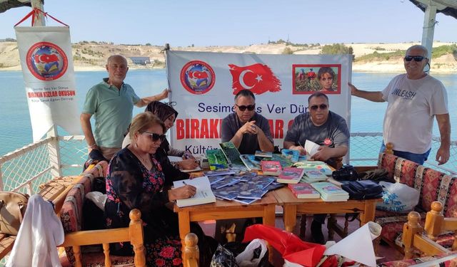 SESKODER"DEN TEKNEDE ŞİİR VE İMZA GÜNÜ ETKİNLİĞİ