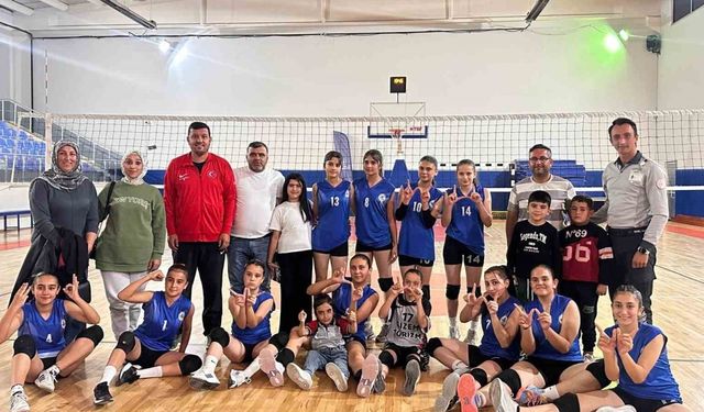 Tomarzalı Belediyespor Kız Voleybol Takımı galibiyete doymuyor