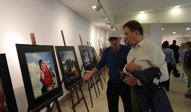 Yarım asırlık fotoğraf arşivi "Türkiye"de Zaman" sergisi açıldı