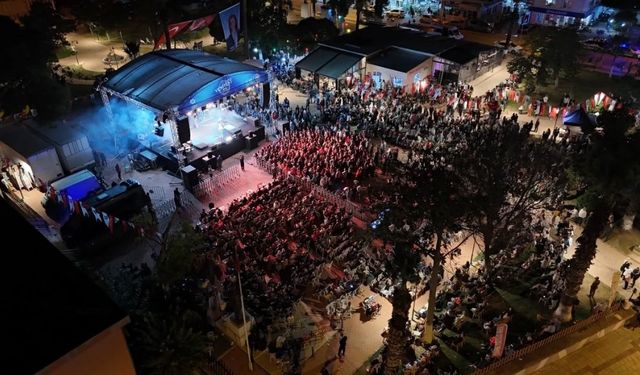 Yenipazarlılar ünlü sanatçıyla coştu