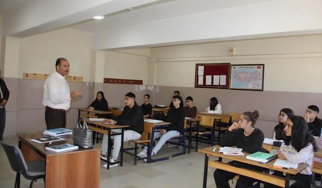 Milli Eğitim Müdürü Aziz Gün’den Öğrencilere Moral Ziyareti