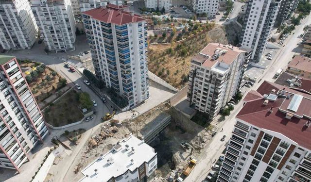 300 kişinin yaşadığı 17 katlı bina boşaltıldı