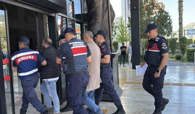 Antalya’da sahte pasaportla 24 milyon liralık arsa vurgunu: 6 gözaltı