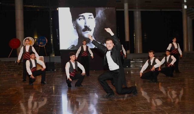 Atatürk’ün Bursa’ya gelişinin 103’üncü yıl dönümü Osmangazi’de muhteşem gösteriyle kutlandı