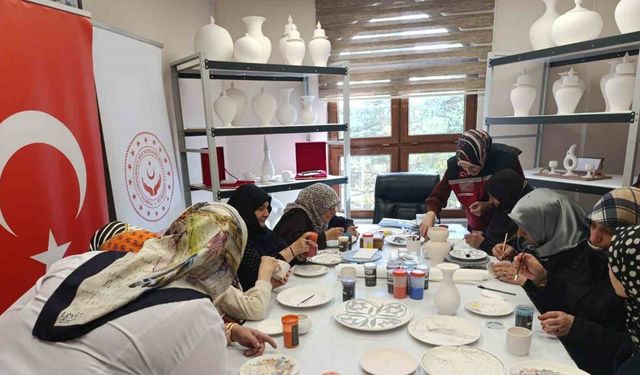 Erzurum’da şehit yakınlarına sanatla şifa: Çini, Tezhip ve Ebru kursları başladı