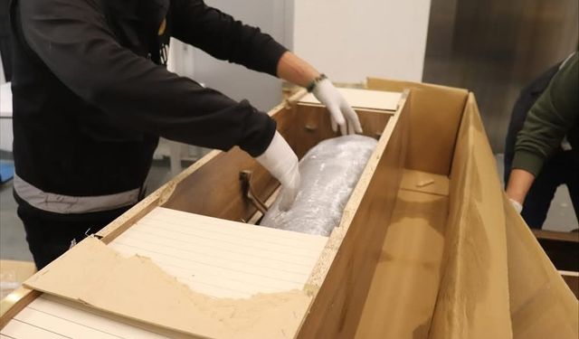 Kapıkule ve İpsala sınır kapılarında zehir tacirlerine darbe: Televizyon ünitesi içerisine gizlenen 96 kilo uyuşturucu yakalandı