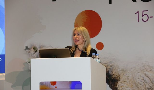 Prof. Dr. Özlenen Özkan: "İlk rahim naklinde nefesimizi tutarak hastayı takip ettik"