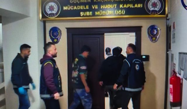 IĞDIR’DA GÖÇMEN KAÇAKÇILARINA DARBE: 10 DÜZENSİZ GÖÇMEN VE 2 ORGANİZATÖR YAKALANDI
