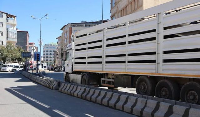 Dörtyol Halfeli Caddesi’nde Refüj Tartışması