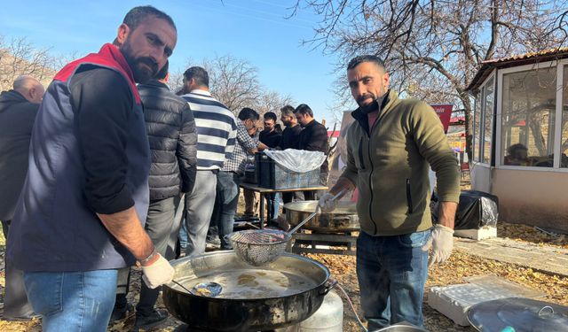 Eğitim-Bir-Sen Tuzluca İlçe Temsilciliği Öğretmenler Günü öncesinde Hamsi Festivali Düzenledi.