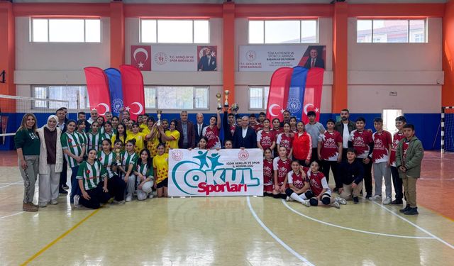 Yıldızlar Voleybol Turnuvası Nefes Kesen Karşılaşmalarla Sona Erdi