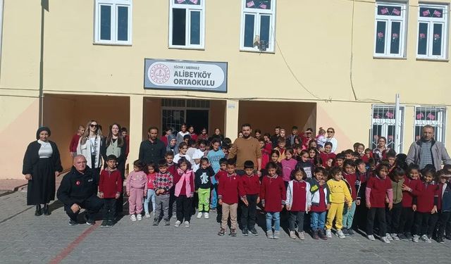 Iğdır AFAD'dan Köy Okullarına Hayati Bilinç Aşılandı: Yüzlerce Öğrenci "Afet Farkındalık" Eğitimi Aldı!