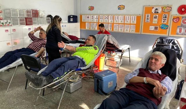 Altıntaş Zafer İlkokulunda kan bağışı kampanyası