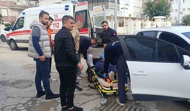 Antalya’da hafif ticari araç ile otomobil çarpıştı: 1 yaralı