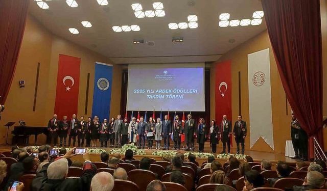 Bakan Yumaklı: "Tarım sektörümüzün gelişiminde de bilimsel bilginin gücünü toprağın bereketiyle buluşturmamız gerekiyor"