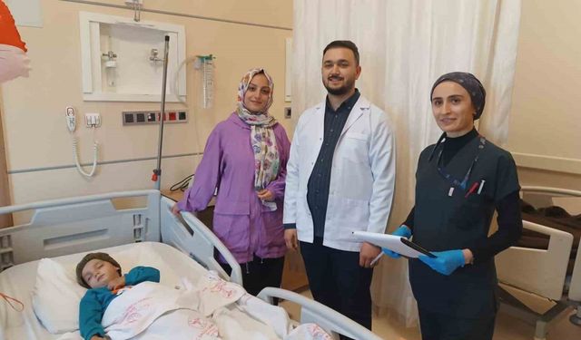 Ceviz parçası akciğerine kaçtı