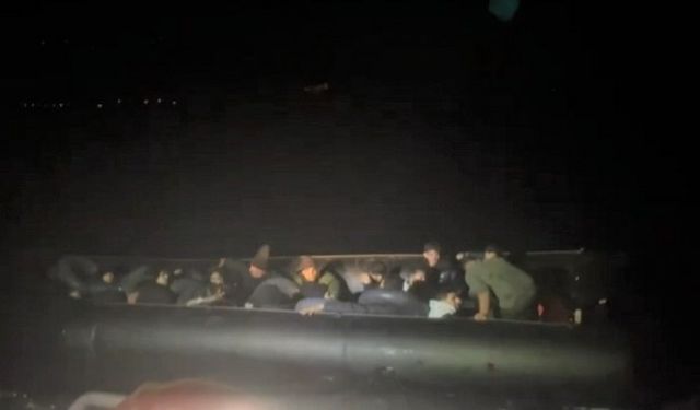 İzmir açıklarında 20 düzensiz göçmen yakalandı