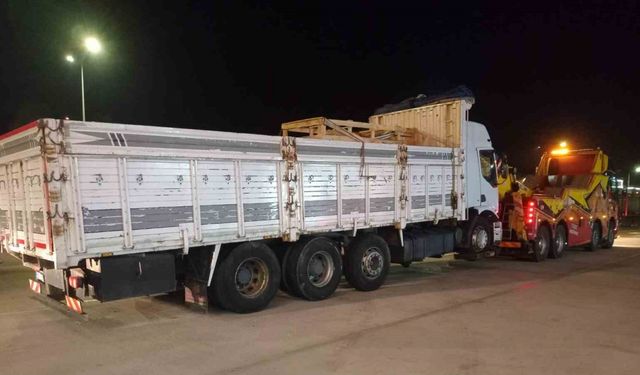 Kamyon çekiciye arkadan çarptı, 1 ölü