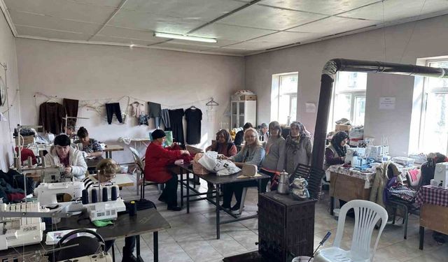 Kırkkepenekli’de kadınlar dikişle üretime katılıyor