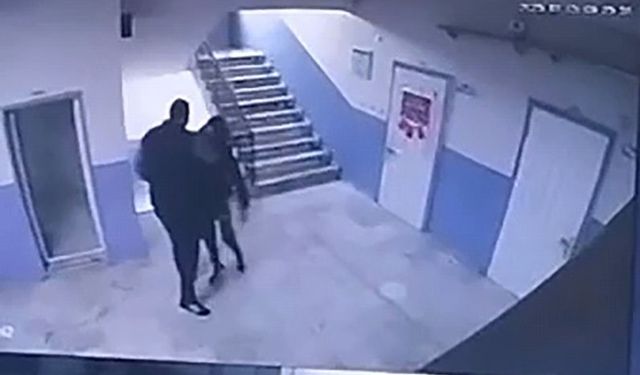 Otizmli öğrenciyi merdivenlerden itti