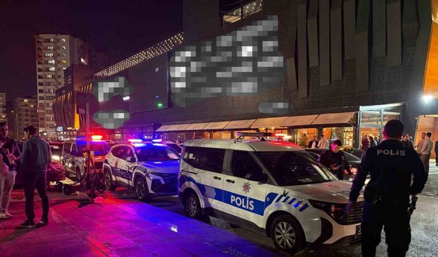 Parkta bıçaklı kavga: 1 yaralı