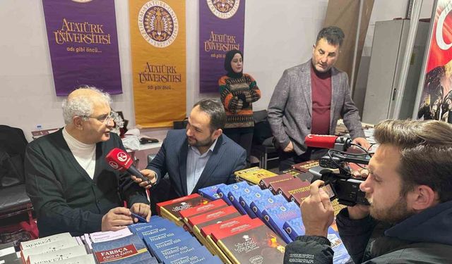 Prof. Dr. Hakan Kadıoğlu, Kitapseverlerle Erzurum’da buluştu