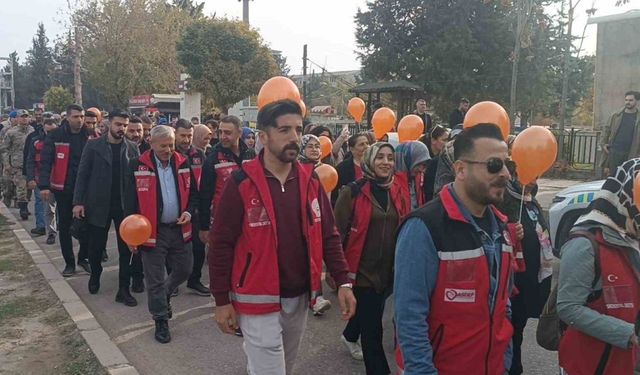 Protokolü kadına şiddet için yürüdü