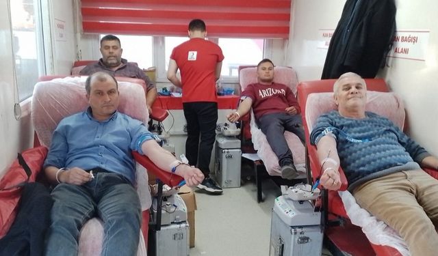 Sarıgöl’de kan bağış kampanyasına yoğun ilgi