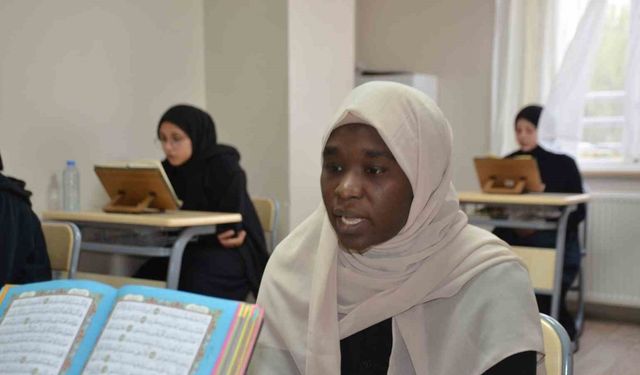 Türkiye’ye eğitim için geldi, her gün 3 saat uykuyla azmederek 8 ayda hafız oldu