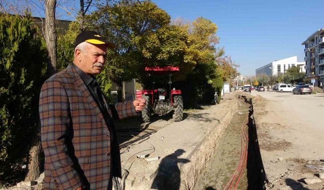 VEDAŞ’ın günlerce açık bıraktığı çukurlar kazalara davetiye çıkarıyor