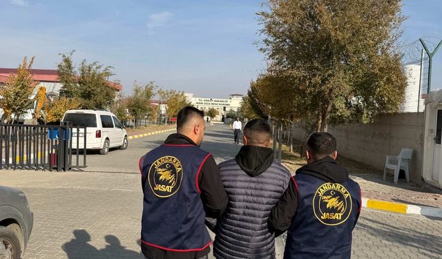 IĞDIR’DA JASAT’TAN BAŞARILI OPERASYON: HIRSIZLIKTAN ARANAN ŞAHIS YAKALANDI