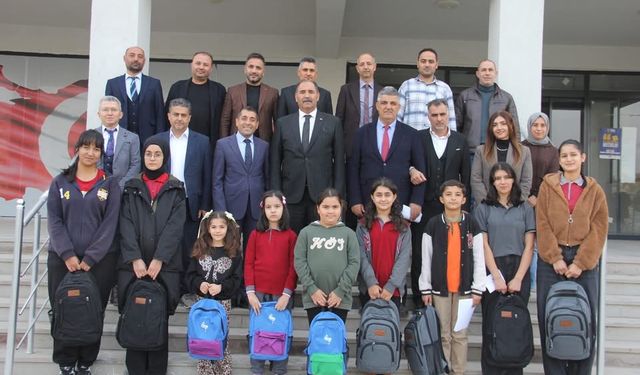 Dereceye Giren Öğrencilere Ödülleri Verildi