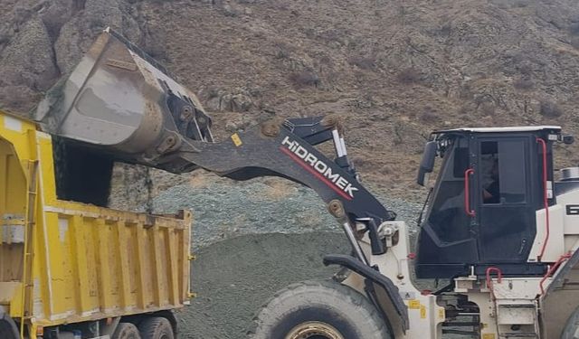 Iğdır İl Özel İdaresi Kırsalda Seferberlik İlan Etti: Yol Hasarları Gideriliyor