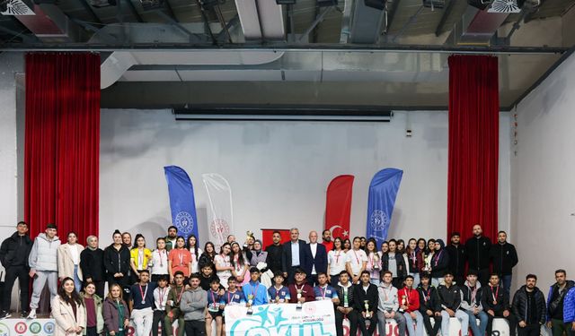 Iğdır 2025-2026 Okul Sporları Gençler Badminton Müsabakaları Tamamlandı: Dereceye Giren Okullar Belli Oldu!