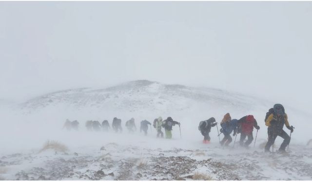Artos Dağı'nda tipi ve fırtına: Dağcılar geri dönmek zorunda kaldı