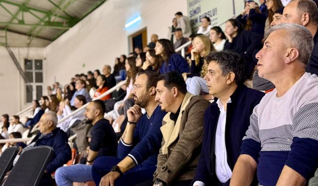 Başkan Durgut'tan Söğütspor Voleybol Takımına tribün desteği