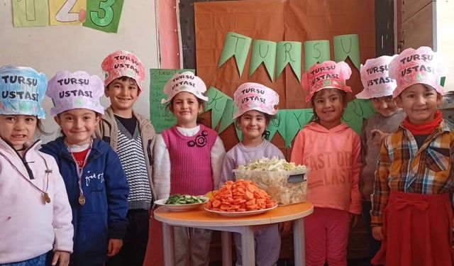 Diyadin'de minik ellerle turşu şenliği