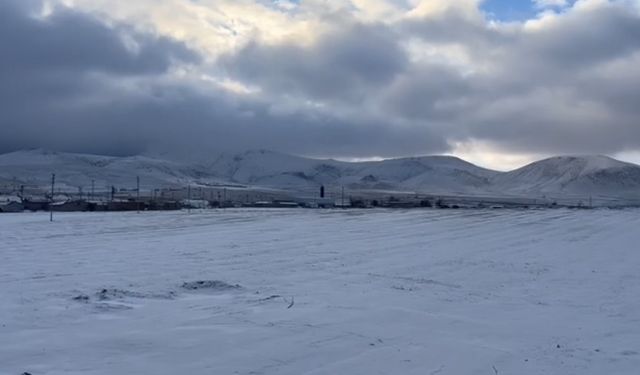 Karapınar'da beklenen kar geldi