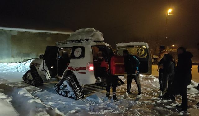 Paletli Ambulans nefes darlığı çeken öğretmen için dağları aştı