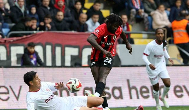 Trendyol Süper Lig: Gençlerbirliği: 1 - Fatih Karagümrük: 0 (İlk yarı)