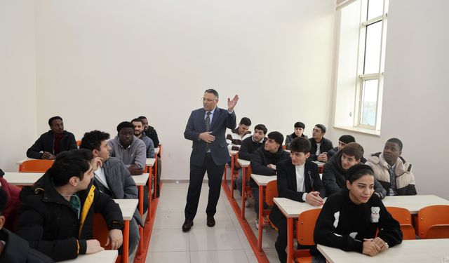 Rektör Gürel’den Yabancı Öğrencilere Moral Ziyareti