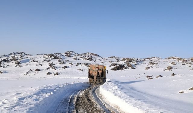 Iğdır İl Özel İdaresi’nden Kış Seferberliği: Köy Yolları Tuzla Güvence Altında