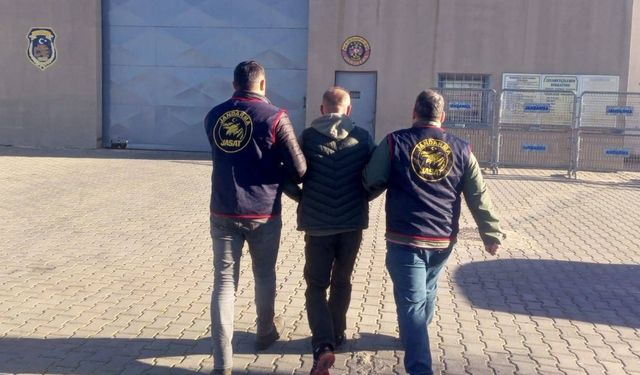 12 yıl cezayla aranan uyuşturucu tacirini jandarma yakaladı