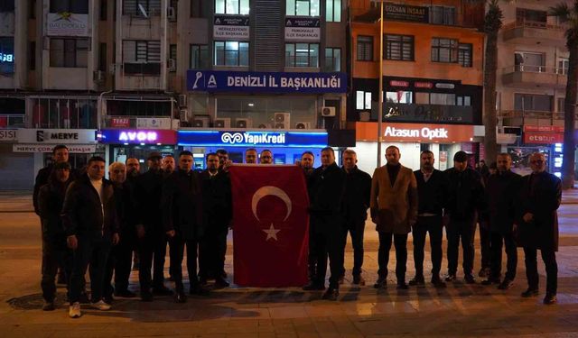 Anahtar Parti Denizli il binasına dev Türk bayrağı asıldı