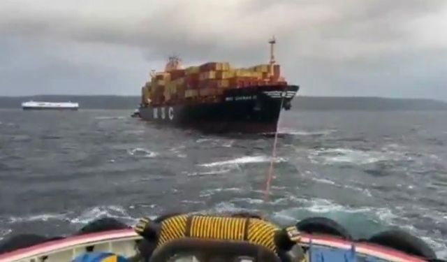 Çanakkale Boğazı'nda konteyner gemisi makine arızası yaptı
