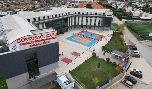 Gökkuşağı Koleji'nde çifte gurur